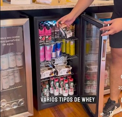 Freezer expositor compacto para academias
